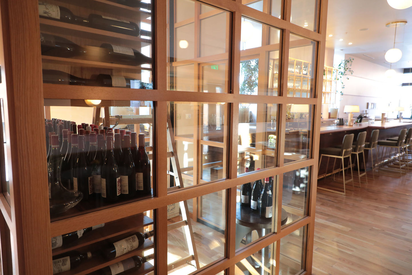 918 Day - Vintage Wine Bar